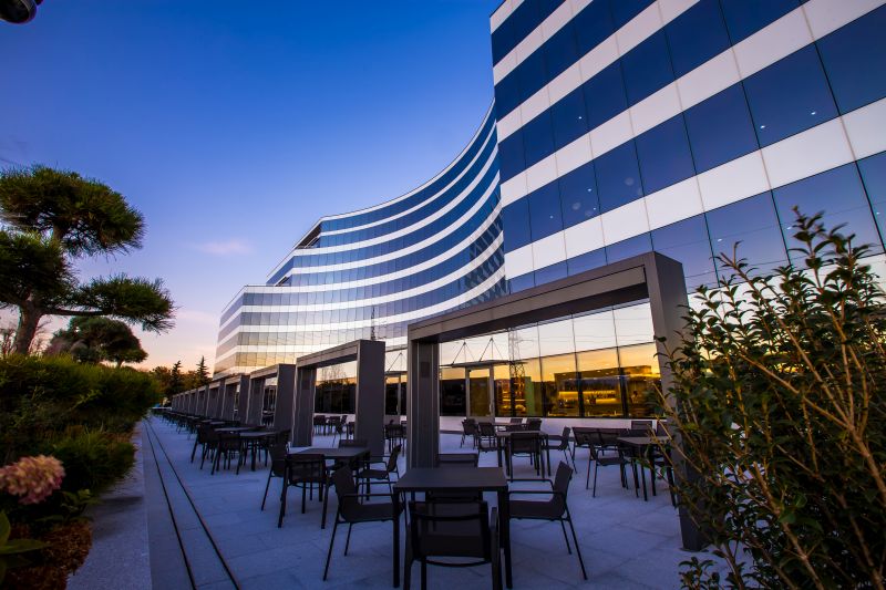 Millennium exterior 02 klein